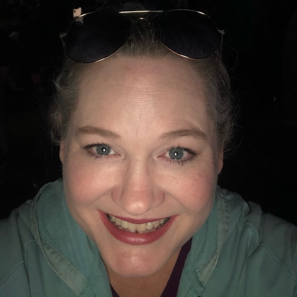 Meet your Posher, Stephanie - Picture 1 of 1